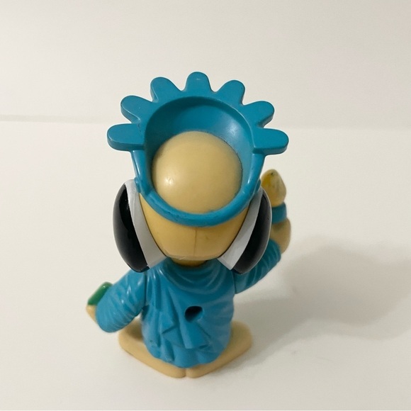 Vintage Snoopy World Tour USA Statue of Liberty Snoopy Figure - Picture 8 of 14